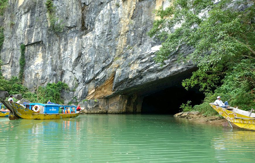 Private tour: Three-day Hue, Vinh Moc & Paradise Cave Tour From Da Nang