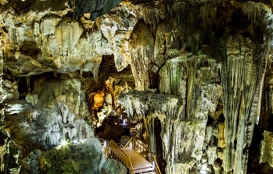 Private tour: Three-day Hue, Vinh Moc & Paradise Cave Tour From Da Nang
