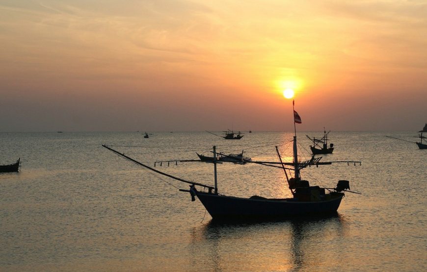 Private tour: Sunset Cruise And Night Squid Fishing In Phu Quoc