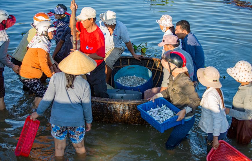 Private tour: Half-day Fish Village & Famous Vietnam Sampan